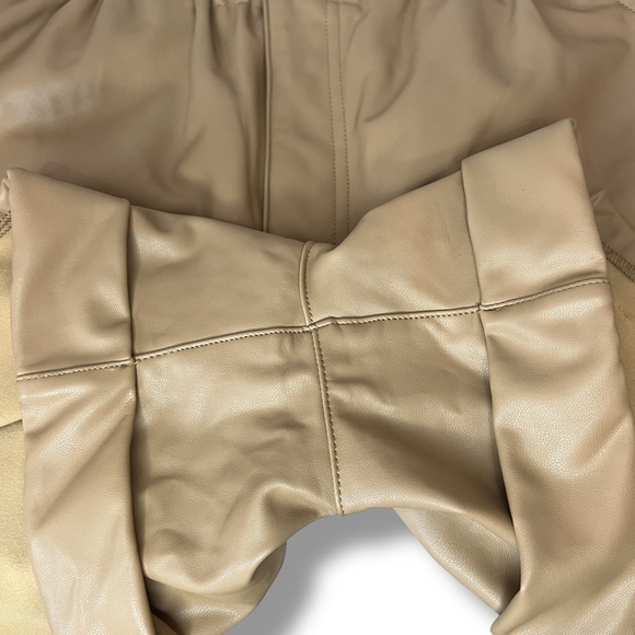Abercrombie & Fitch Faux Leather Shorts Sz M Elastic Waist Preppy Neutral - Picture 10 of 12